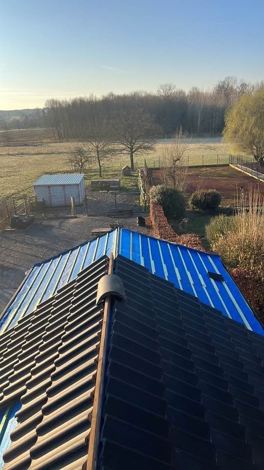 Nieuwe nokvorsten op een gerenoveerd pannendak